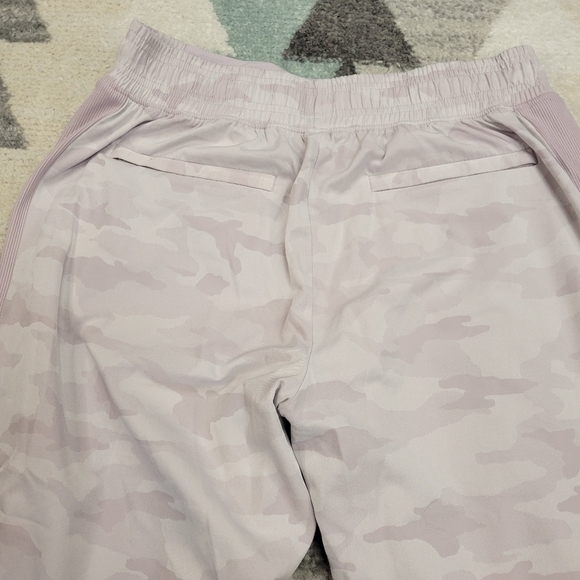 ATHLETA Brooklyn Lined Textured Jogger - Camo Lux Shasta Purple Size 8 - Picture 8 of 12